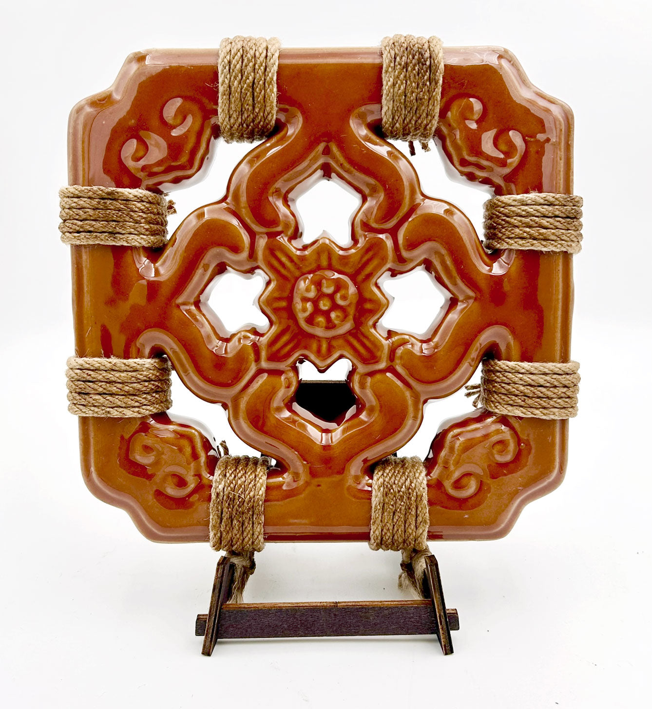 台湾ヴィンテージ　陶器　窓花　翡翠タイル Tiki Jade Breezeway Tile with Stand – Stroud's Specifics