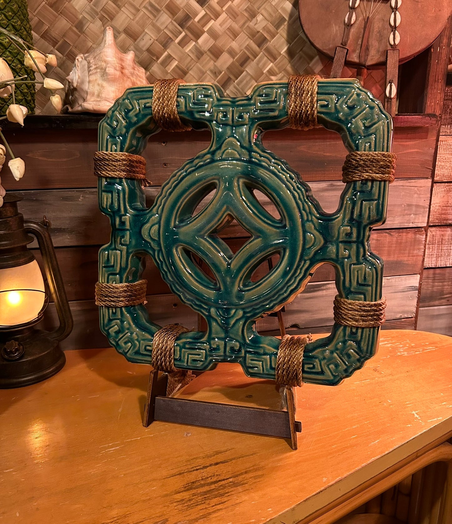 Tiki Jade Breezeway Tile with Stand