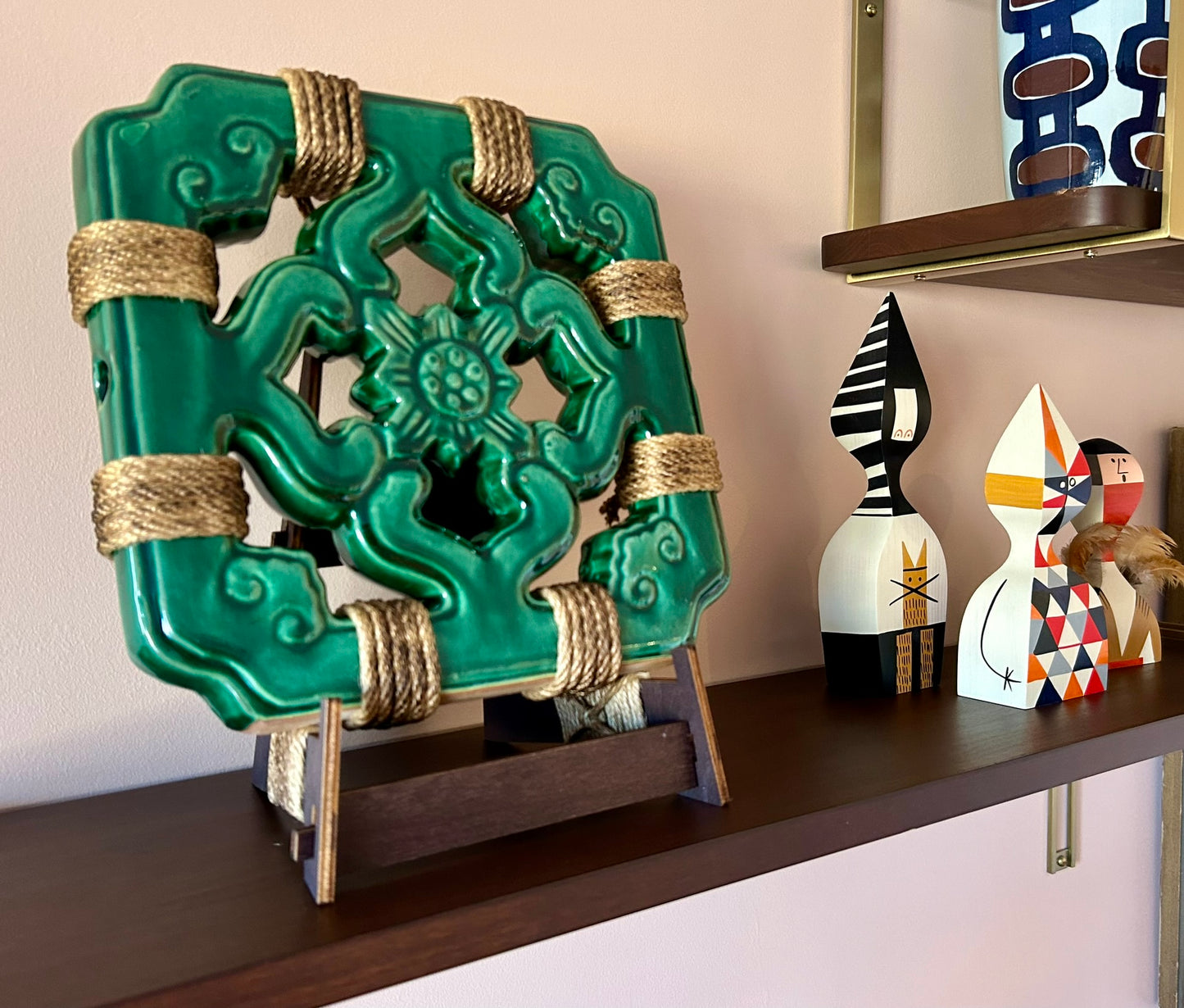 Tiki Jade Breezeway Tile with Stand